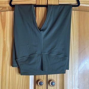 Lululemon green leggings size 6 cropped 23”